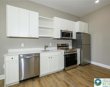 1012 2nd Street - Photo Thumbnail 12