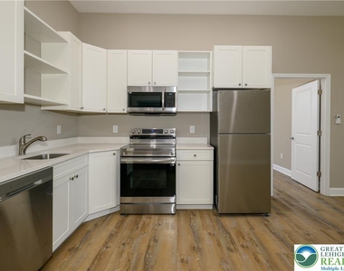 1012 2nd Street - Photo Thumbnail 12