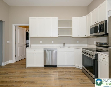 1012 2nd Street - Photo Thumbnail 11