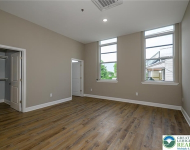 1012 2nd Street - Photo Thumbnail 17