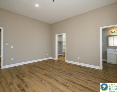 1012 2nd Street - Photo Thumbnail 10