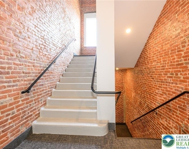 1012 2nd Street - Photo Thumbnail 4