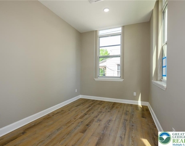 1012 2nd Street - Photo Thumbnail 20