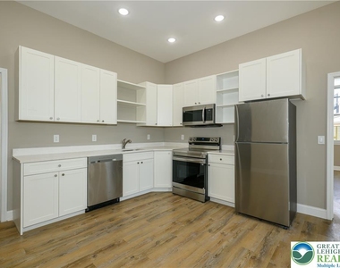 1012 2nd Street - Photo Thumbnail 13