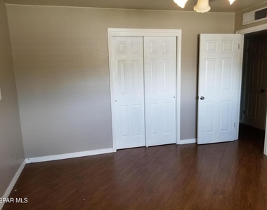 3301 Greenock Street - Photo Thumbnail 12