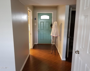 3301 Greenock Street - Photo Thumbnail 3