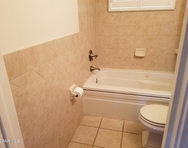 3301 Greenock Street - Photo Thumbnail 9