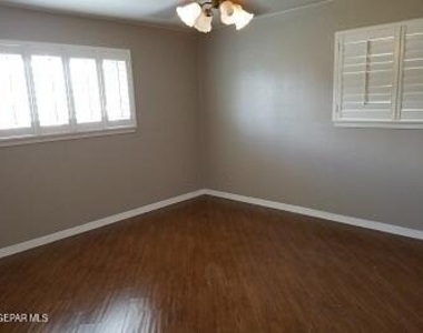 3301 Greenock Street - Photo Thumbnail 10