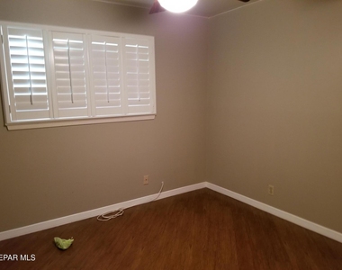 3301 Greenock Street - Photo Thumbnail 18
