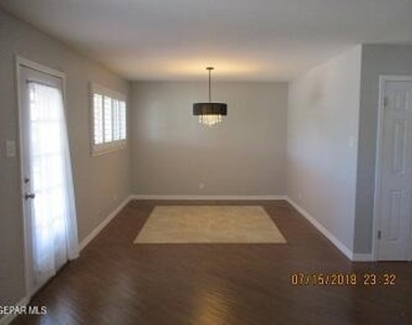 3301 Greenock Street - Photo Thumbnail 32