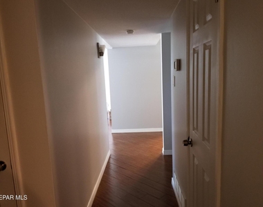 3301 Greenock Street - Photo Thumbnail 17