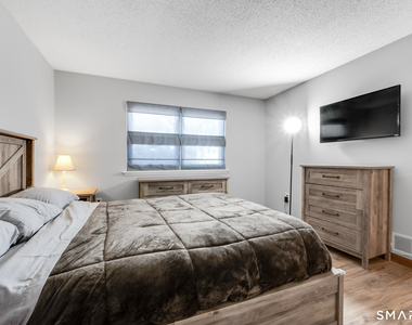 1301 Twin Circle Drive - Photo Thumbnail 12