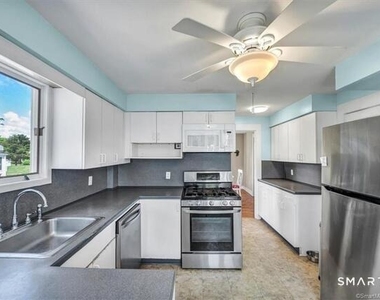 66 Oak Avenue - Photo Thumbnail 14