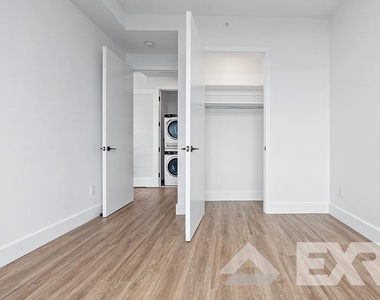 2230 Cropsey Avenue - Photo Thumbnail 10