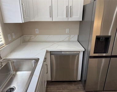 8218 Sierra Cascade Court - Photo Thumbnail 6