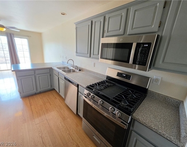 408 Roman Tree Court - Photo Thumbnail 5