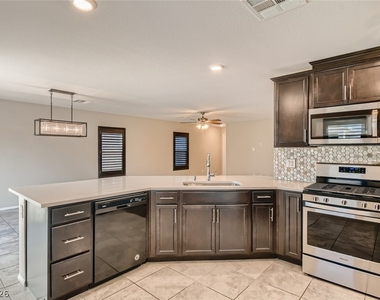 10380 Foramore Court - Photo Thumbnail 4