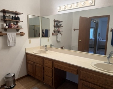 7904 Shelter Island Way - Photo Thumbnail 18