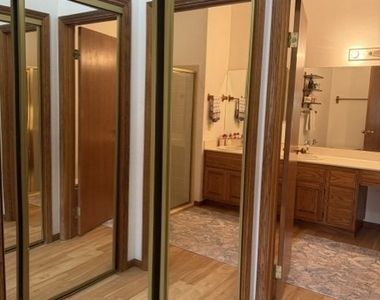 7904 Shelter Island Way - Photo Thumbnail 16