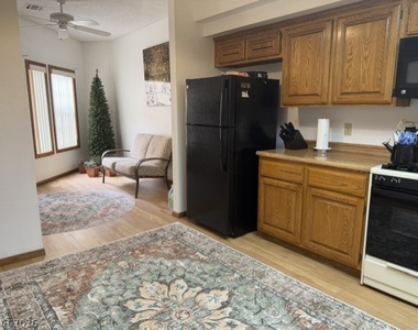 7904 Shelter Island Way - Photo Thumbnail 5