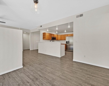 908 Domnus Lane - Photo Thumbnail 4