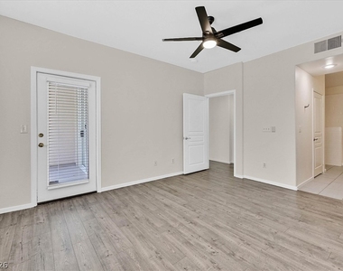 908 Domnus Lane - Photo Thumbnail 11