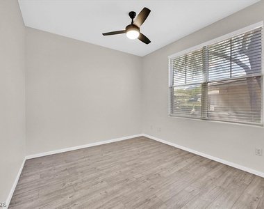 908 Domnus Lane - Photo Thumbnail 14