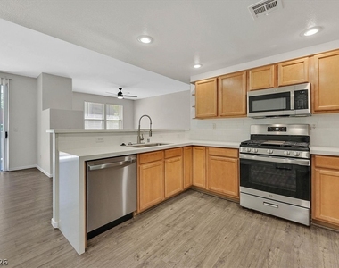 908 Domnus Lane - Photo Thumbnail 6