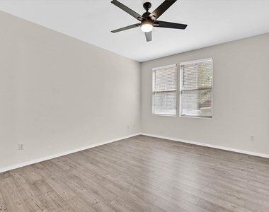 908 Domnus Lane - Photo Thumbnail 18