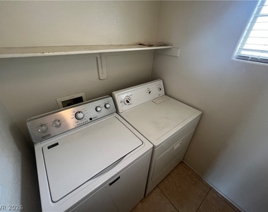 913 Nevada Sky Street - Photo Thumbnail 13