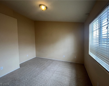 913 Nevada Sky Street - Photo Thumbnail 17