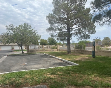 913 Nevada Sky Street - Photo Thumbnail 7