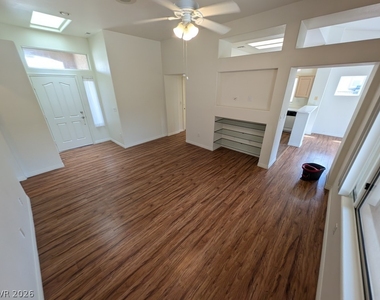 2829 Vista Butte Drive - Photo Thumbnail 4