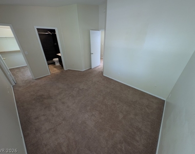 2520 Sierra Luna Avenue - Photo Thumbnail 12