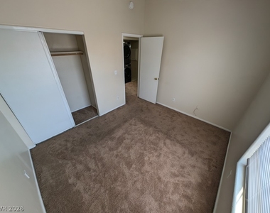 2520 Sierra Luna Avenue - Photo Thumbnail 17