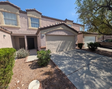 2520 Sierra Luna Avenue - Photo Thumbnail 1