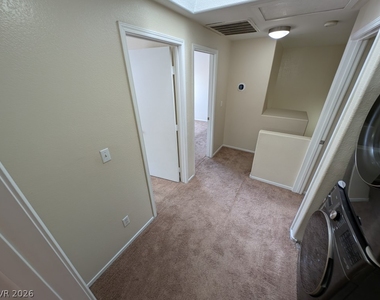 2520 Sierra Luna Avenue - Photo Thumbnail 11