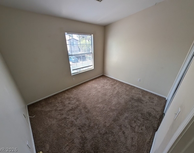 2520 Sierra Luna Avenue - Photo Thumbnail 16