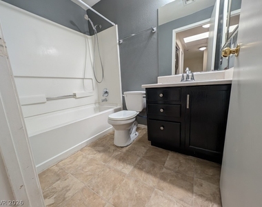 2520 Sierra Luna Avenue - Photo Thumbnail 18