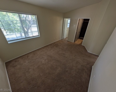 2520 Sierra Luna Avenue - Photo Thumbnail 13