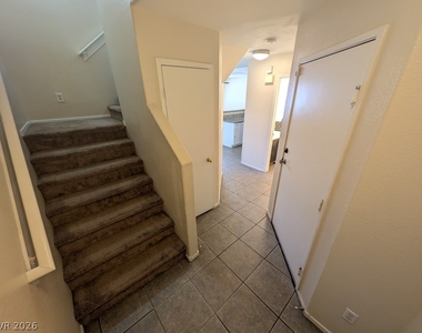 2520 Sierra Luna Avenue - Photo Thumbnail 2