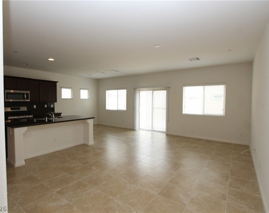 1132 Jesse Harbor Avenue - Photo Thumbnail 4