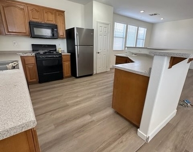 8688 Mesquite Hills Street - Photo Thumbnail 4