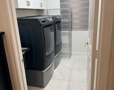 9121 Teal Lake Court - Photo Thumbnail 10