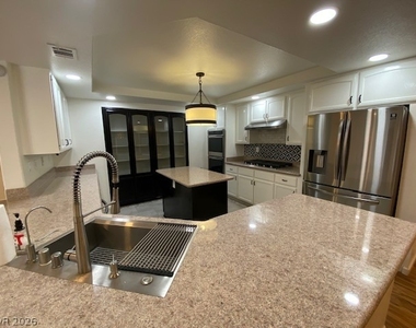 9121 Teal Lake Court - Photo Thumbnail 3