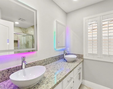 8528 Sierra Cima Lane - Photo Thumbnail 6