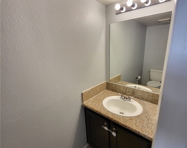 9404 Hershey Lane - Photo Thumbnail 6