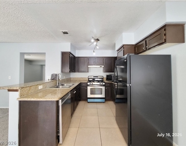 9404 Hershey Lane - Photo Thumbnail 4