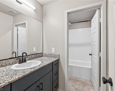 7476 Onyx Star Street - Photo Thumbnail 20