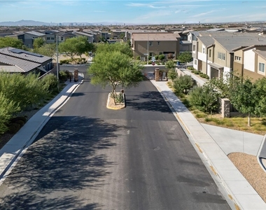 7476 Onyx Star Street - Photo Thumbnail 32